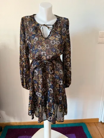 Robe à fleur marron en très bon état taille S stella Forest