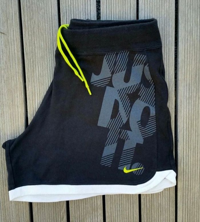 Nike short Just Do It Étiqueté taille XL enfant 13/15 ans Peut convenir à un S adulte