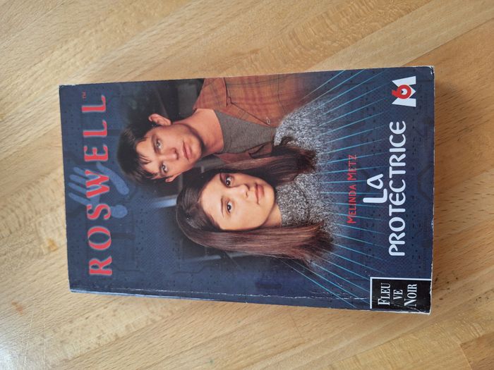 Livre Roswell série TV fleuve Noir n°4 - la protectrice