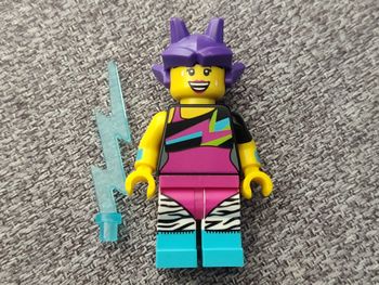 Figurine femme jogging multicolore - vrai Lego