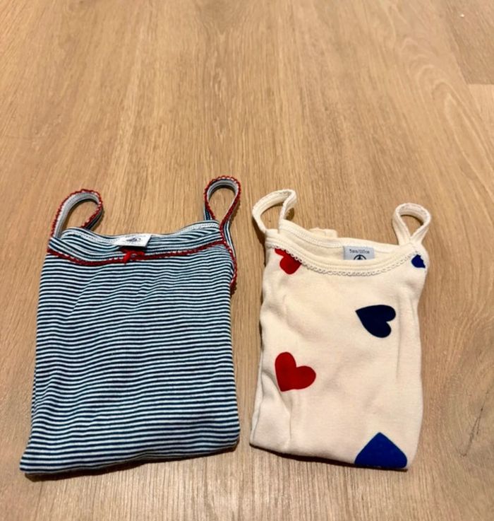 Lot 2 débardeurs petit bateau 5 ans