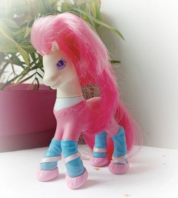 Little Pony petit poney wiki danseuse dance danse rose pink satin slipper hasbro wiki piroetta