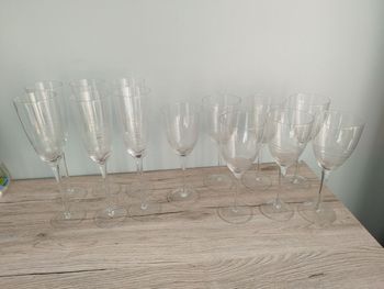 Lot verres à vin et flûtes à champagne 