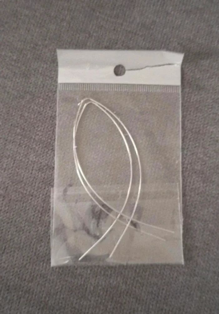 Lot de deux boucles d'oreilles pendants couleur argent et doré - photo numéro 2