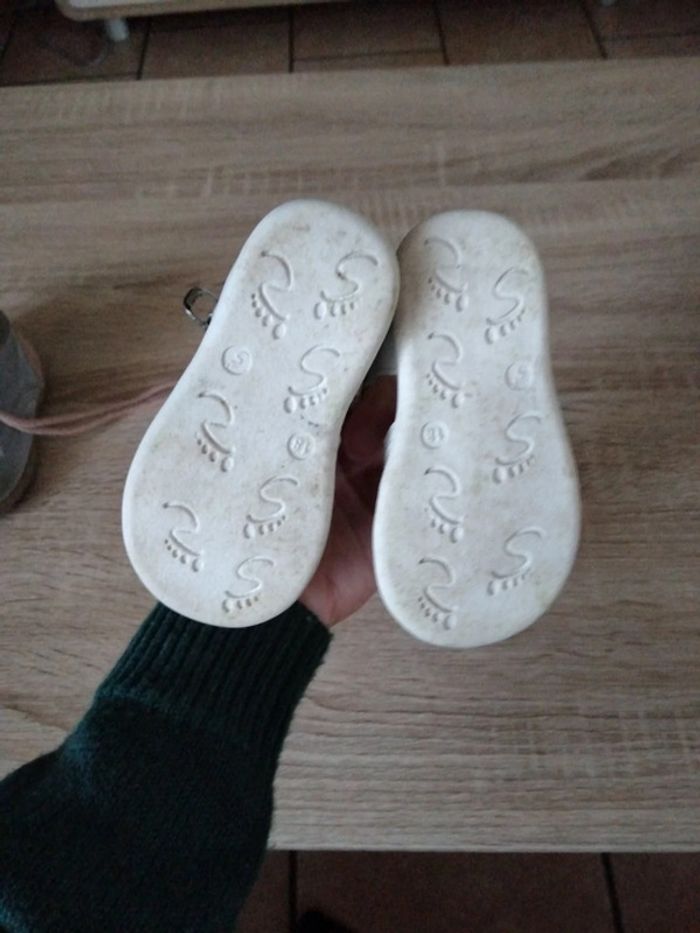 Sandales bébé blanches taille 18 - photo numéro 3
