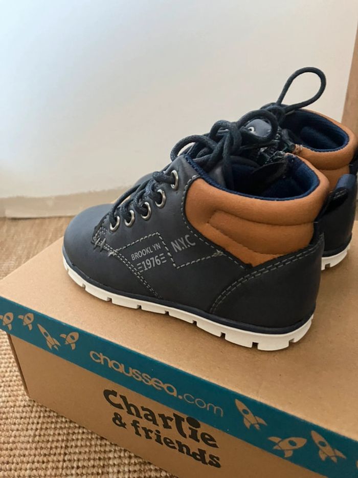 Chaussures enfant neuve Taille 22 - photo numéro 7