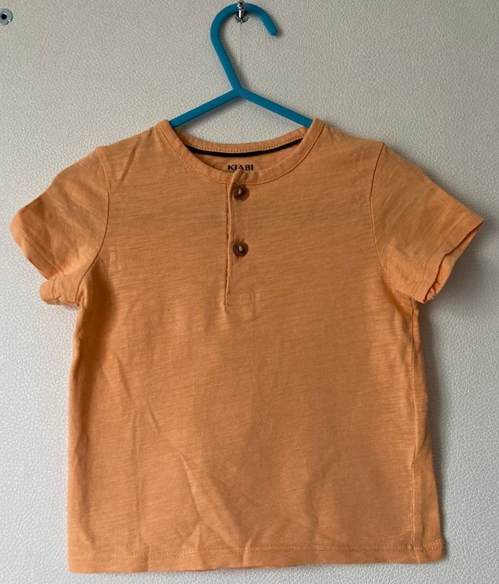 lot de 2 tee-shirts 2 boutons taille 18 mois - photo numéro 2