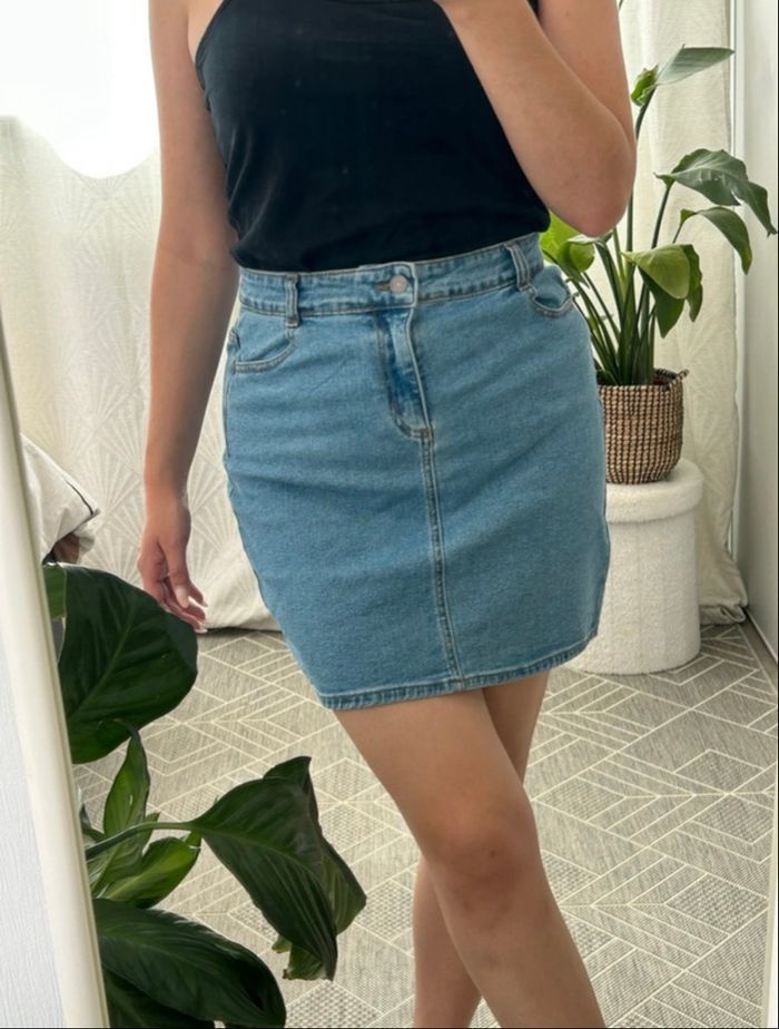 Jupe courte - photo numéro 2