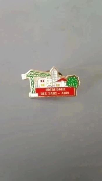 Pin's notre dame des sans abri