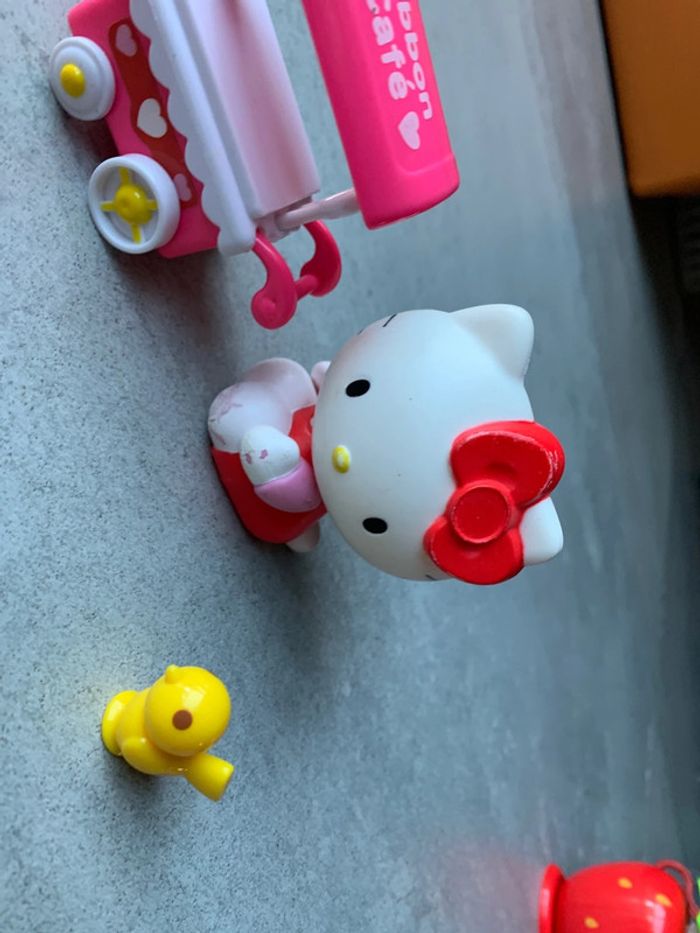Lot jouet hello kitty marchande avec terrasse sucette figurine arbre panier etc - photo numéro 9