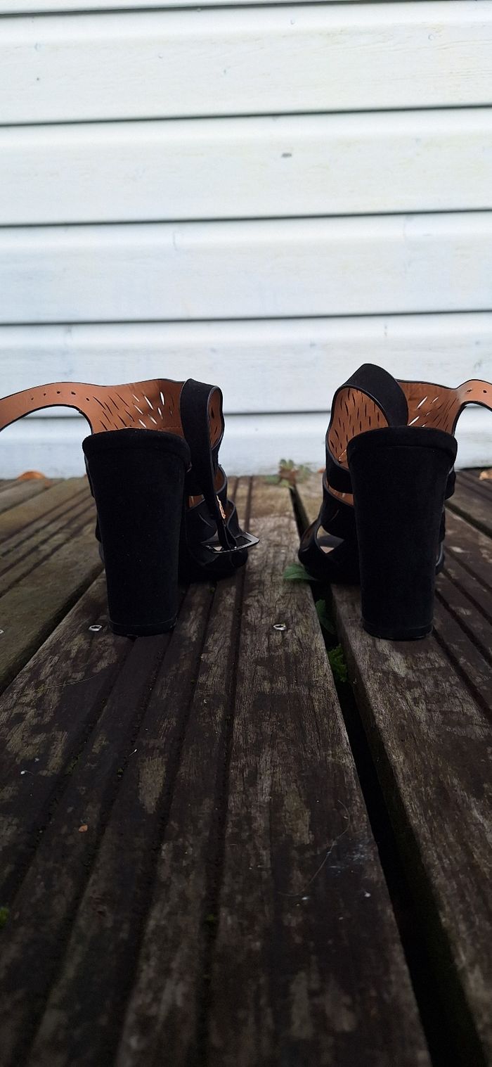 Talons noirs - photo numéro 4