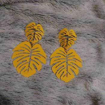 Magnifique boucle d'oreille neuve