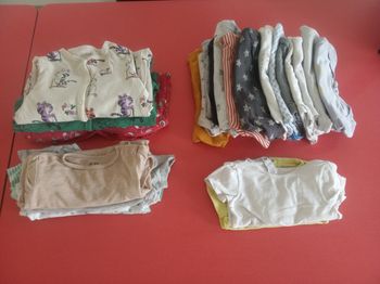 Lot body/ pyjama 18/24/36 mois - 23 pièces