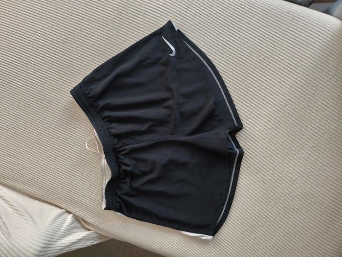 Short noir Nike taille L