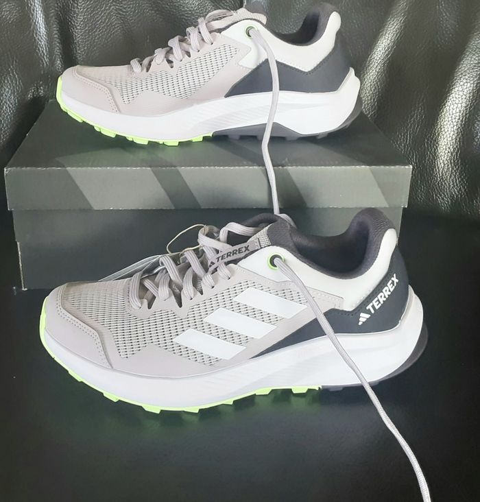 Basket de trail adidas neuves - photo numéro 3