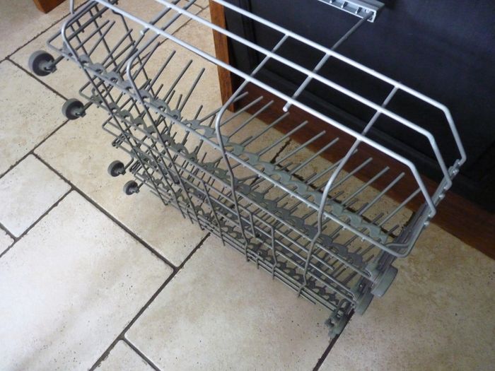 panier inferieur lave vaisselle smeg accessoire cuisine TBE - photo numéro 2