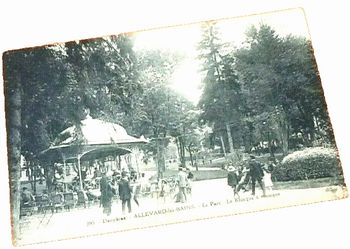 Carte postale ancienne Allevard-les-Bains (Isère) Le Parc - Le Kiosque à musique