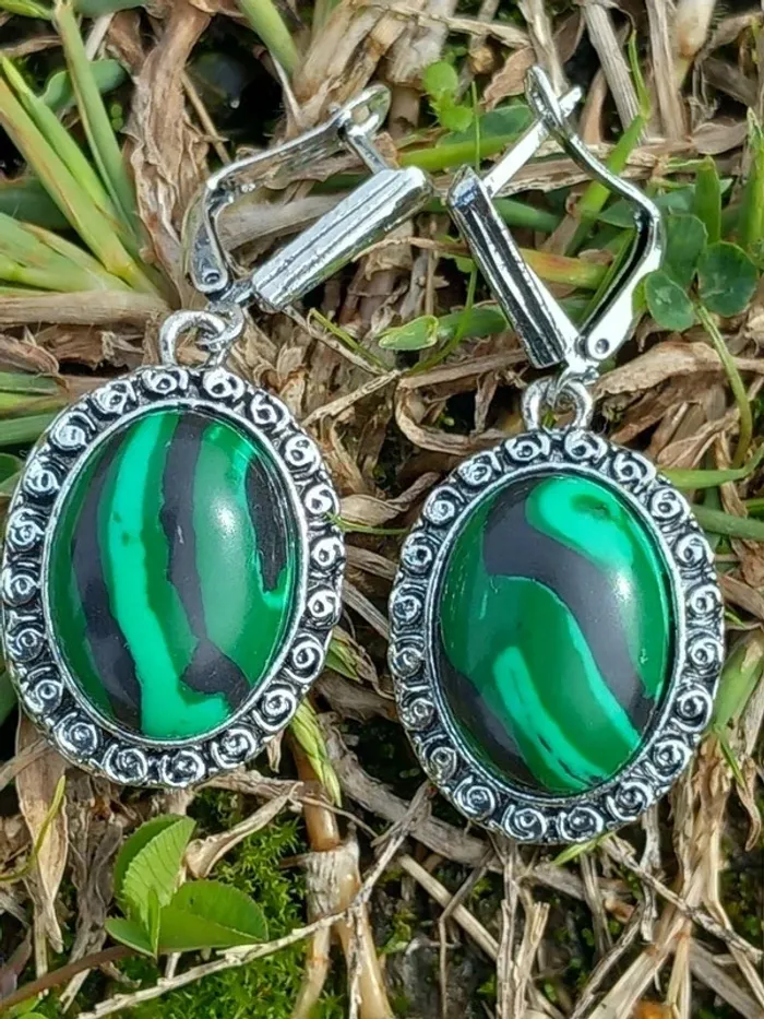 Boucles d'oreilles vintage a clip en plastique - photo numéro 3