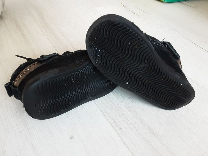 Chaussures fille doré et noir brillant pointure 25 - photo numéro 8