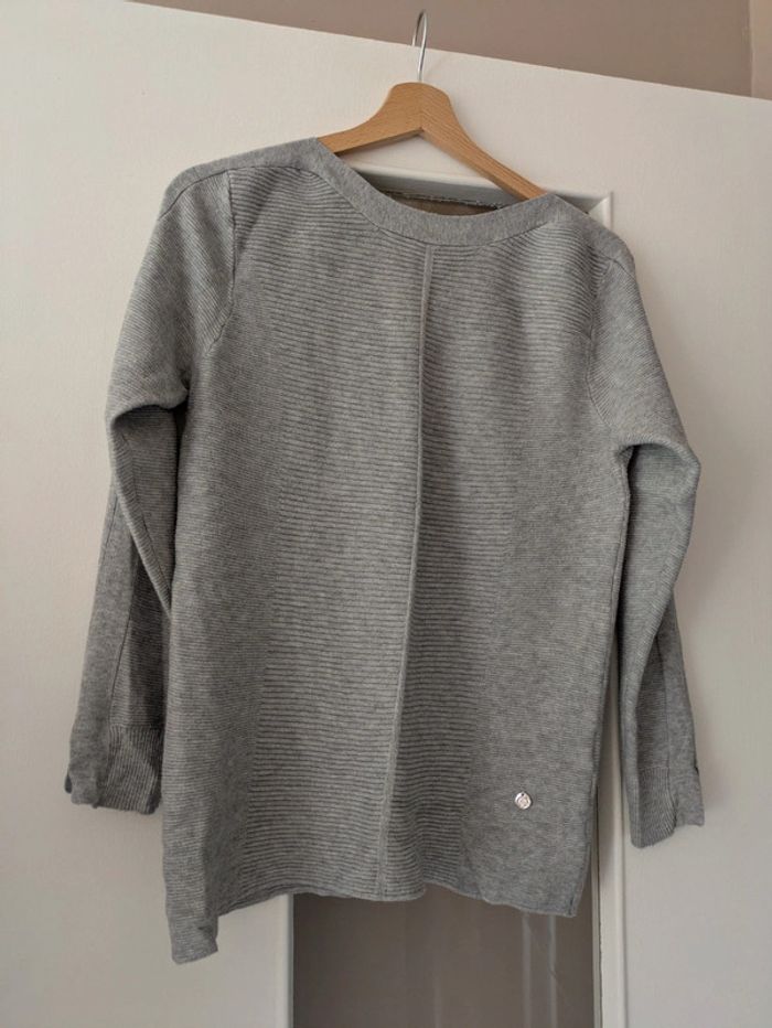 Magnifique pull gris Gérard Pasquier taille 2