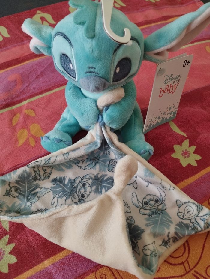 Doudou Stitch mouchoir bleu - photo numéro 2