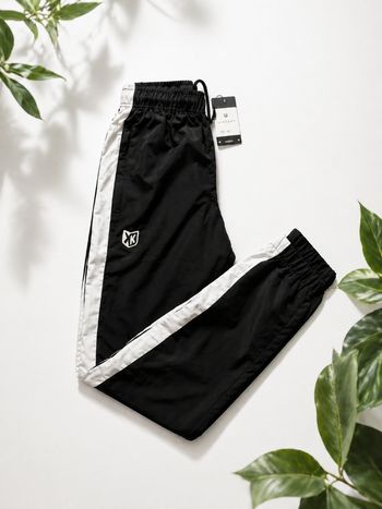 Bonjour je vends ce survêt pour homme de la marque foot corner 