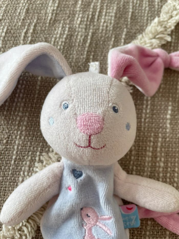 Peluche doudou 20cm Sucre d'Orge lapin blanc bleu rose cœur très bon état - photo numéro 2