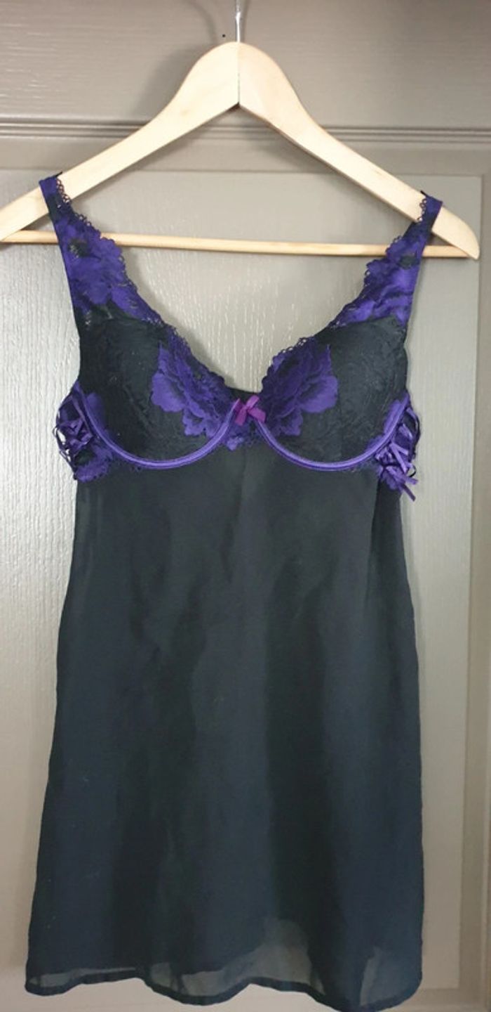 Nuisette dentelle noire et violette "Rouge Gorge"