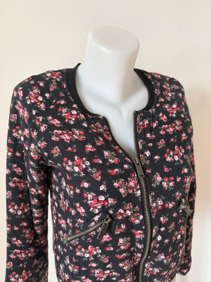Bombers à fleur en bon état taille XS Bershka - photo numéro 2