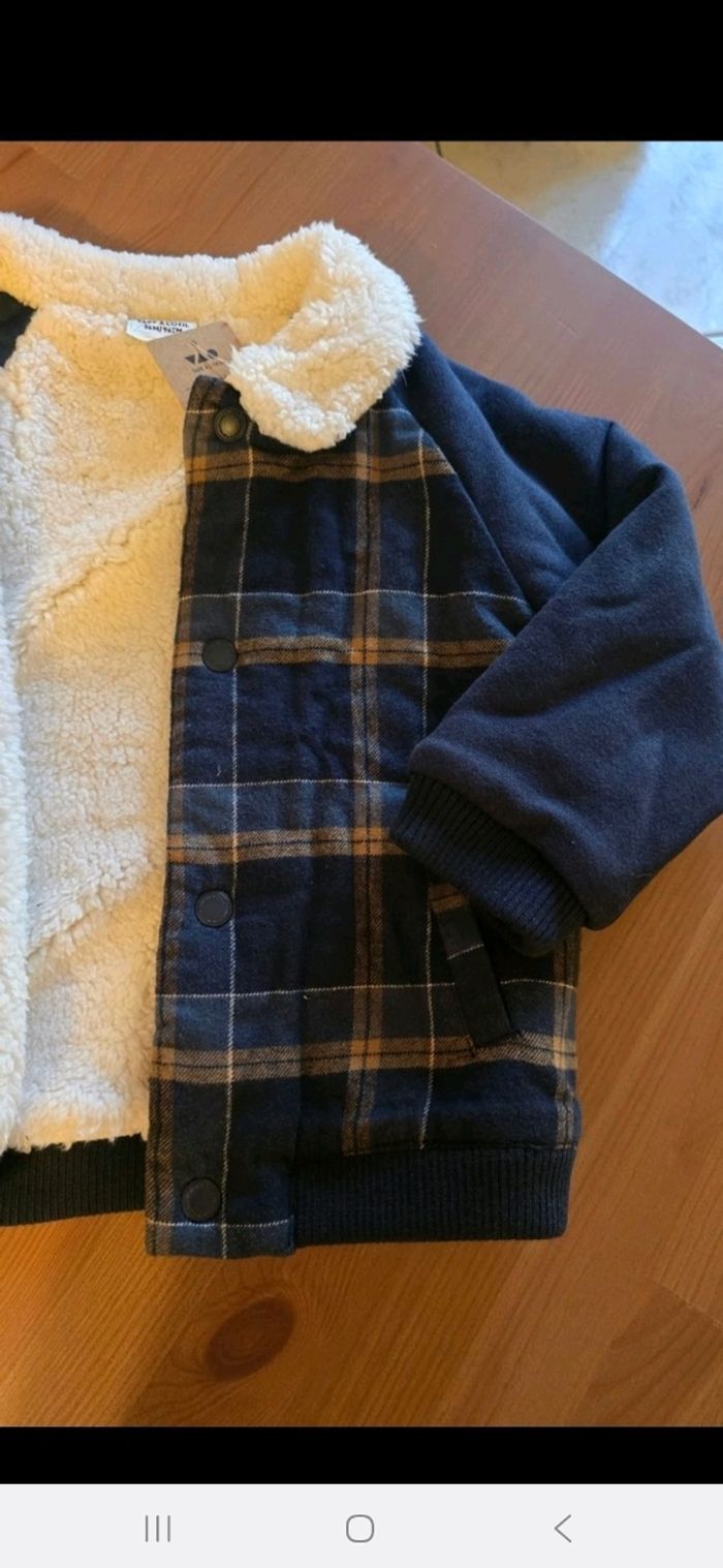 (Neuve non portée) 🏷😍💙 veste molleton et sherpa 36mois garçon 💙😍 - photo numéro 4