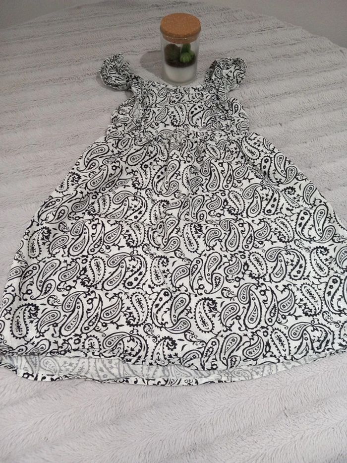 Robe noire et blanche - photo numéro 3