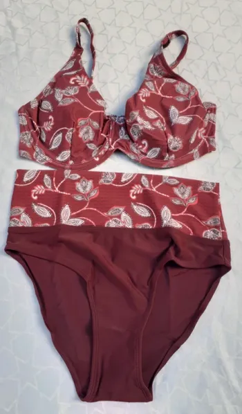 Maillot de bain 2 pièces T38 et 90B