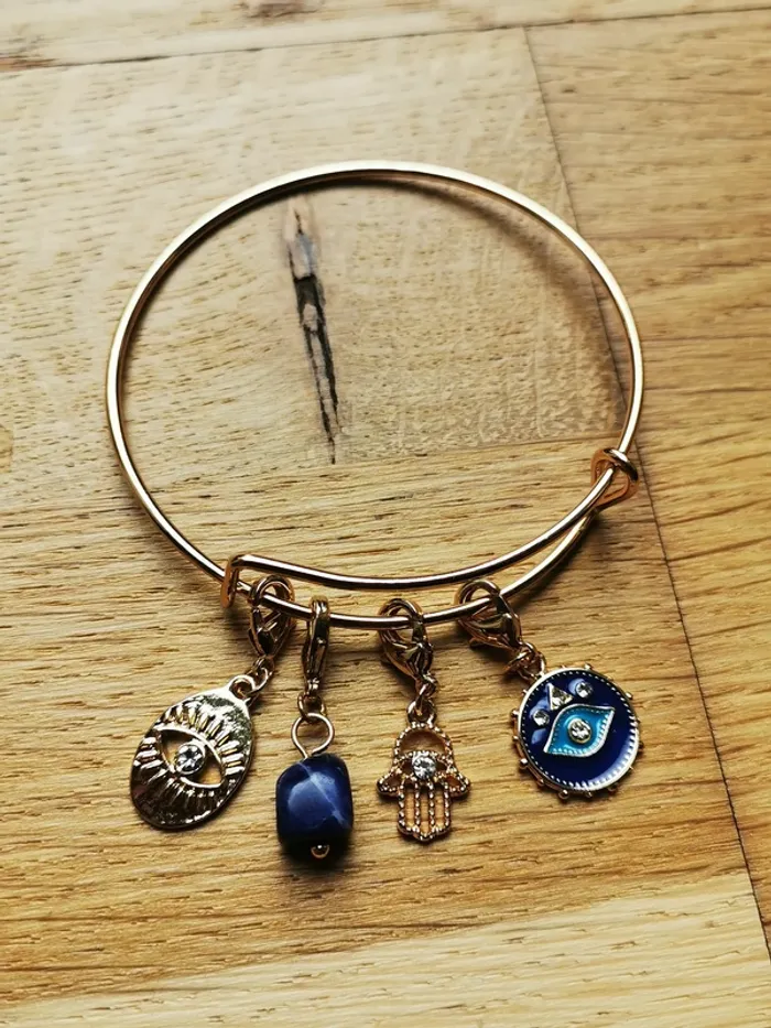 Bracelet doré avec pendentif - photo numéro 4
