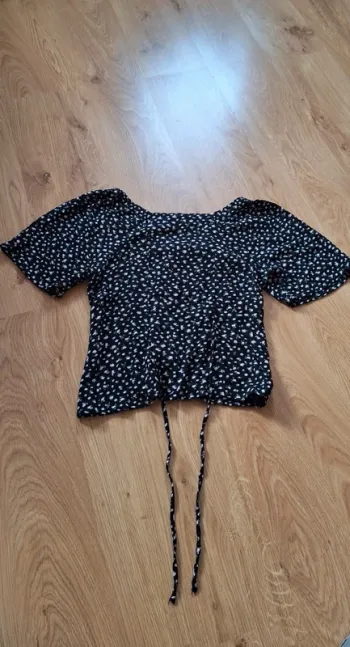 Kurzärmelige Bluse zum taillieren