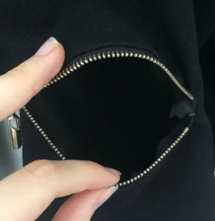 Veste noir avec détaille doré - photo numéro 4