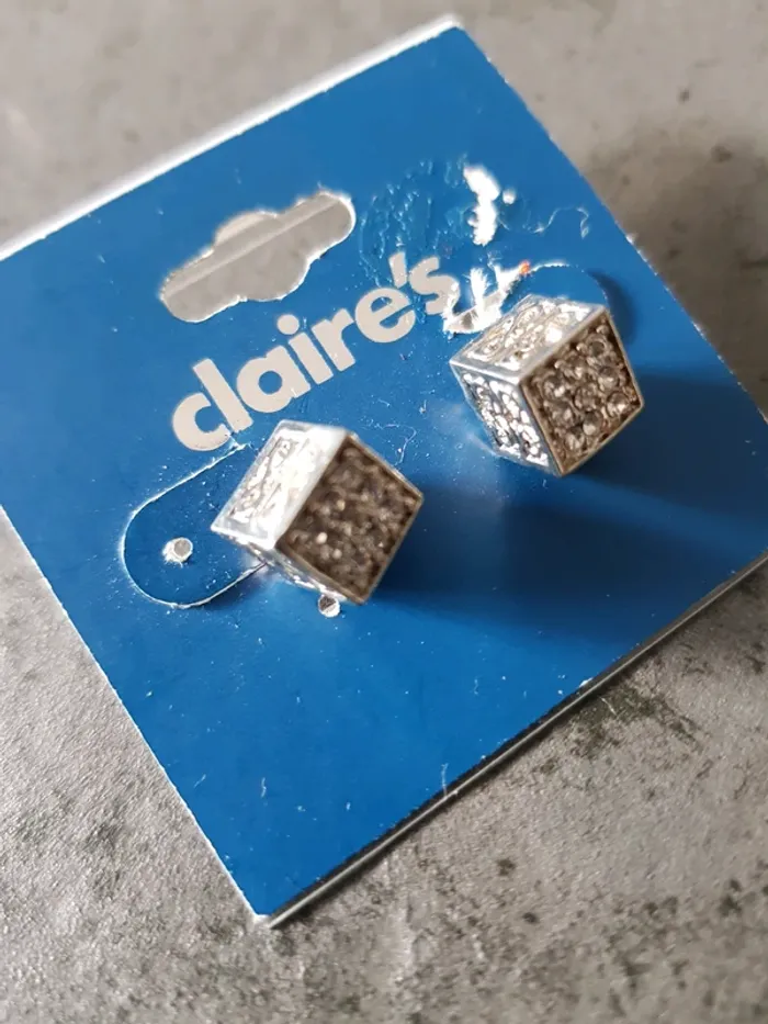 Boucles d'oreilles Claire s neuves