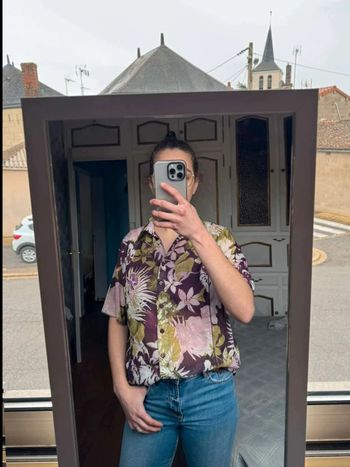 Chemisier manches courtes fleuri légèrement transparent