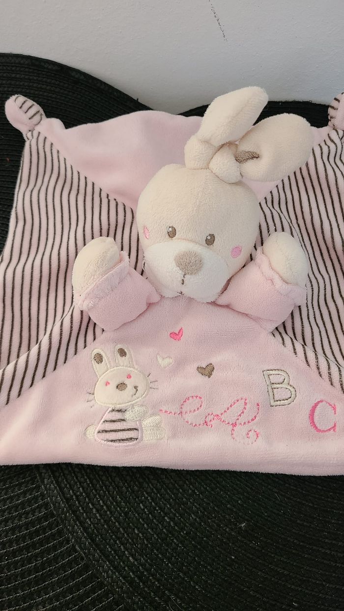 Doudou plat lapin rose rayé attache tétine ABC NICOTOY - photo numéro 2