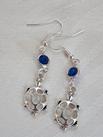 Boucle d'oreille tortue bleu
