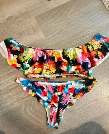 Bikini fleurie volants calzedonia brésilien