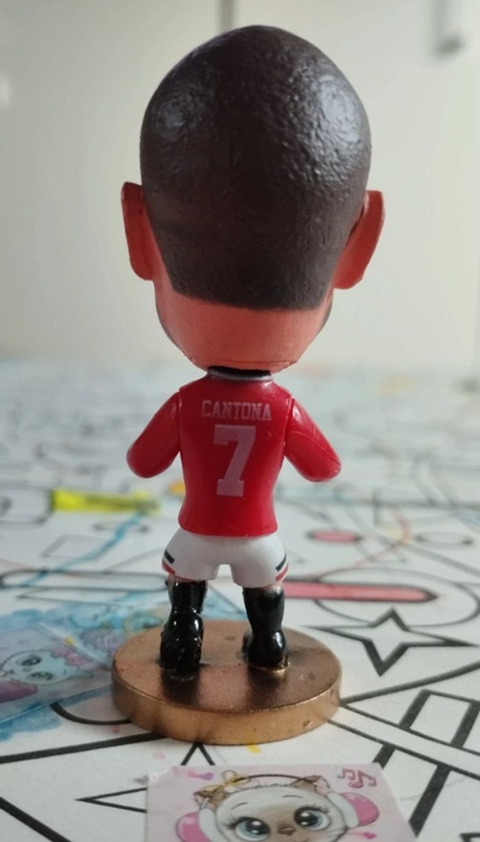 Petite figurine football neuve Éric Cantona maillot Sharp - photo numéro 2