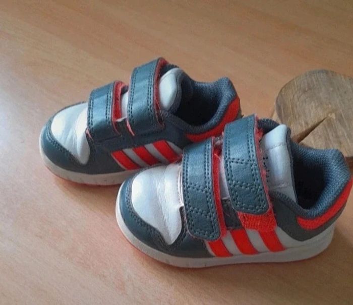 Basket Adidas taille 20 - photo numéro 2