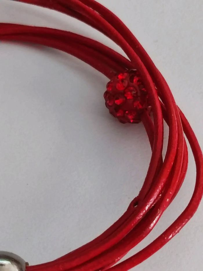 Bracelet rouge - photo numéro 3