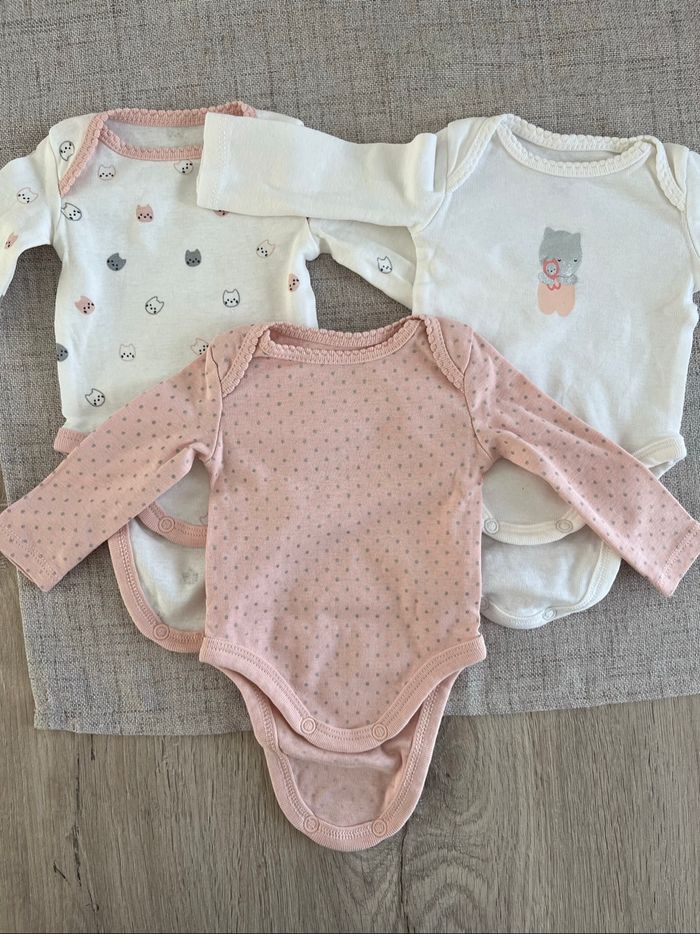 Lot vêtements 0 mois fille - photo numéro 2