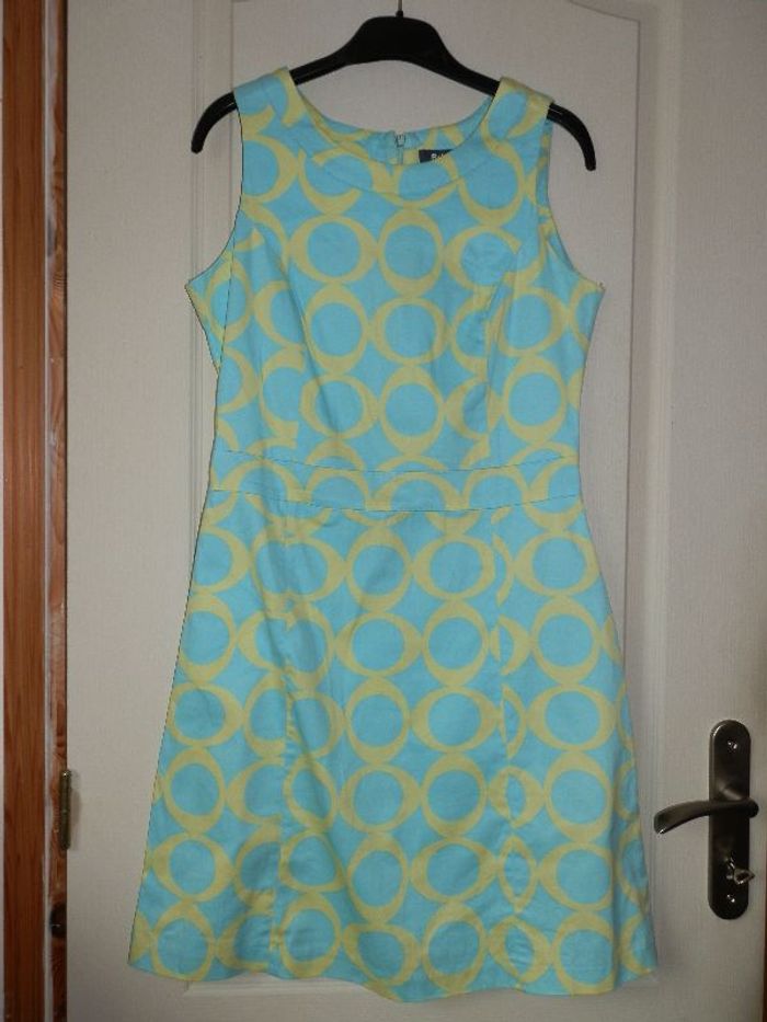 Robe sans manches cintrée, motifs graphiques