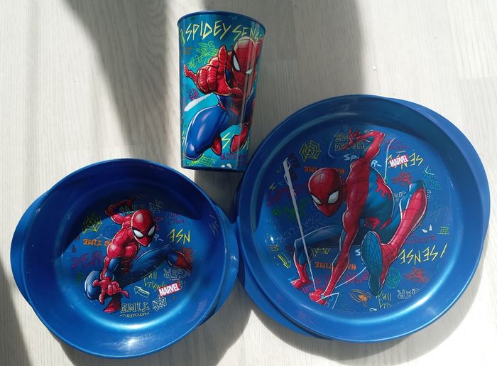 Lot de vaisselle enfant en plastique Spiderman Marvel