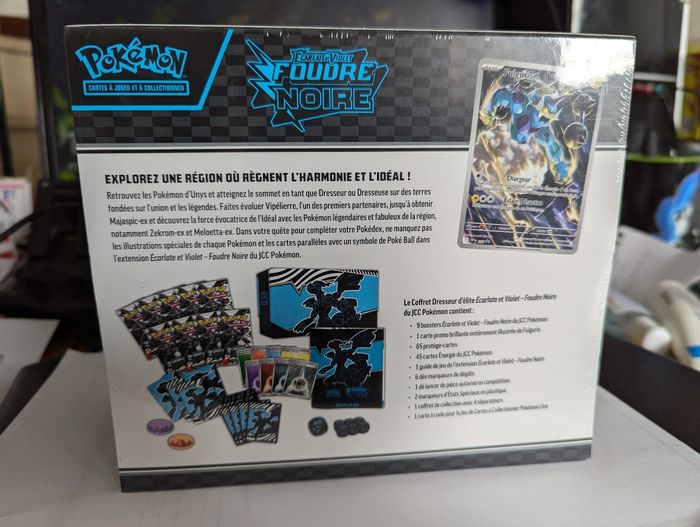 Pokémon : ETB Foudre Noire ou flamme blanche scellé - photo numéro 2
