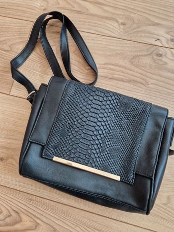 Sac à bandoulière noir effet croco
