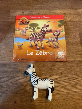 Livre Altaya Le monde des animaux Sauvages Animaux de la savane Le zèbre et sa figurine