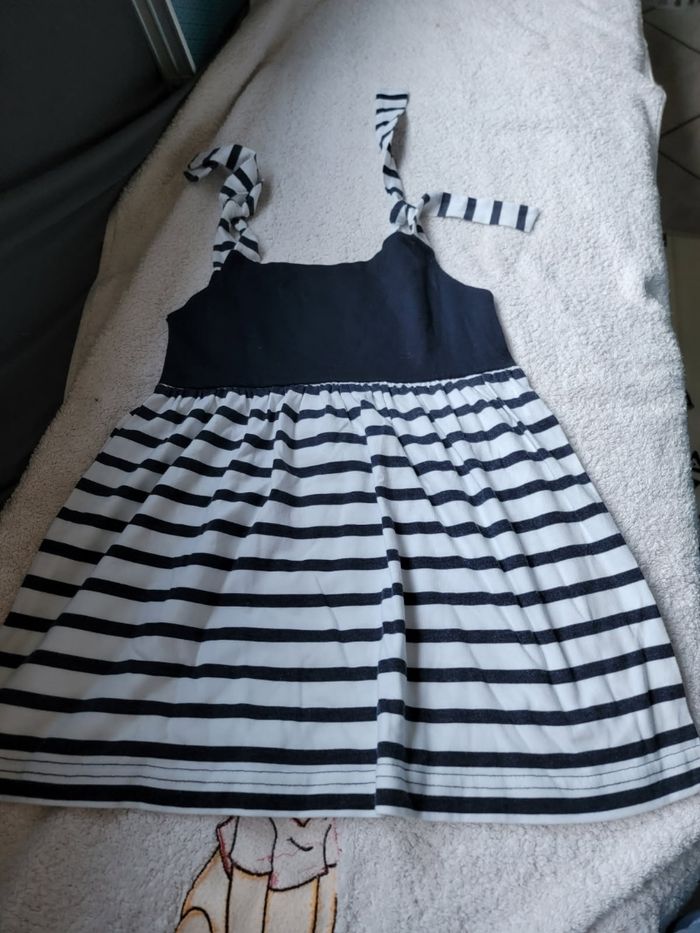 Lot de 3 robes fille 5 ans - photo numéro 3